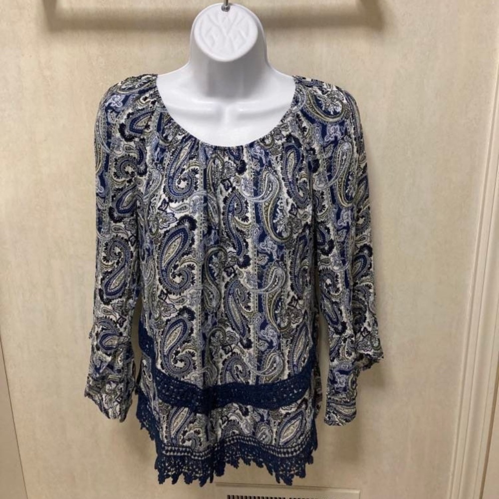 Westport Ladies Top size Medium